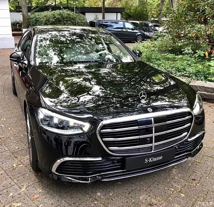 全新一代奔驰s400前脸更具战斗气息