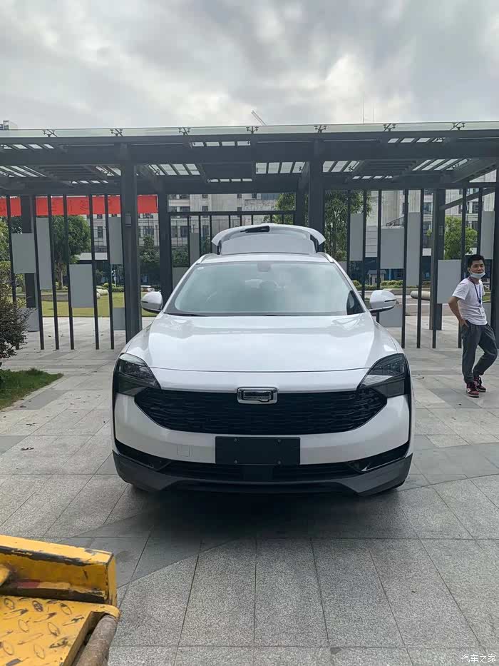 简约干净的宝能观致7