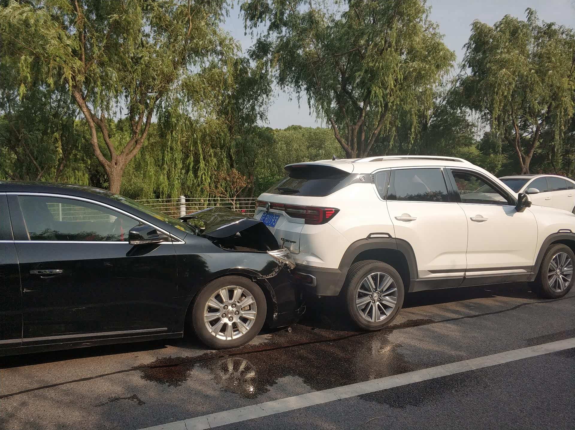 2018款cs35plus被追尾!别人的车连个漆都没掉?