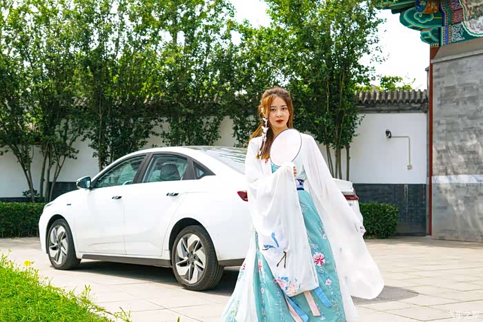 镜头下的光影迷离,几何a与可盐又可甜的女神梦回秦汉