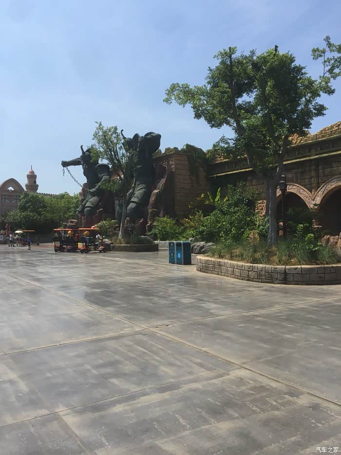 惊魂之旅也是过山车,速度很快的穿越阴间地狱.