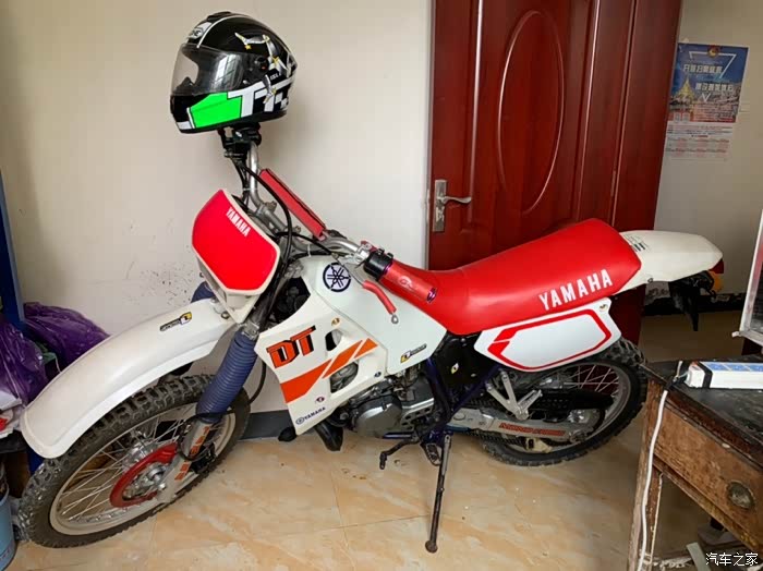 经典收藏雅马哈dt200二冲程摩托