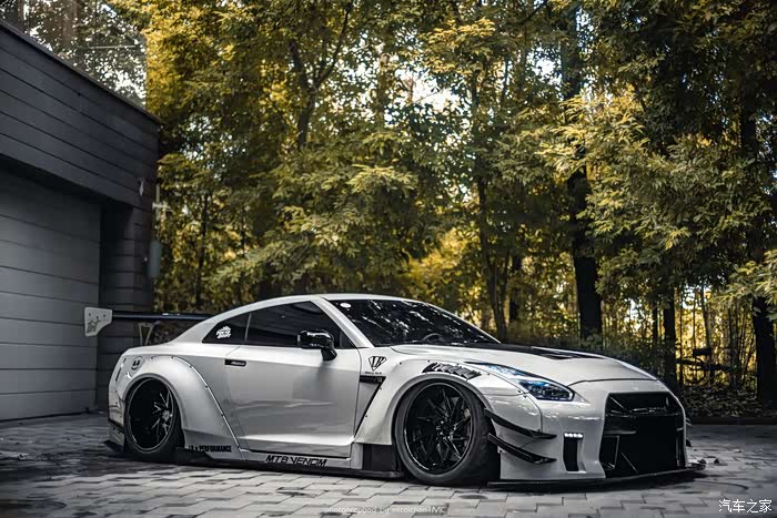 双面伊人两台gtr lb宽体