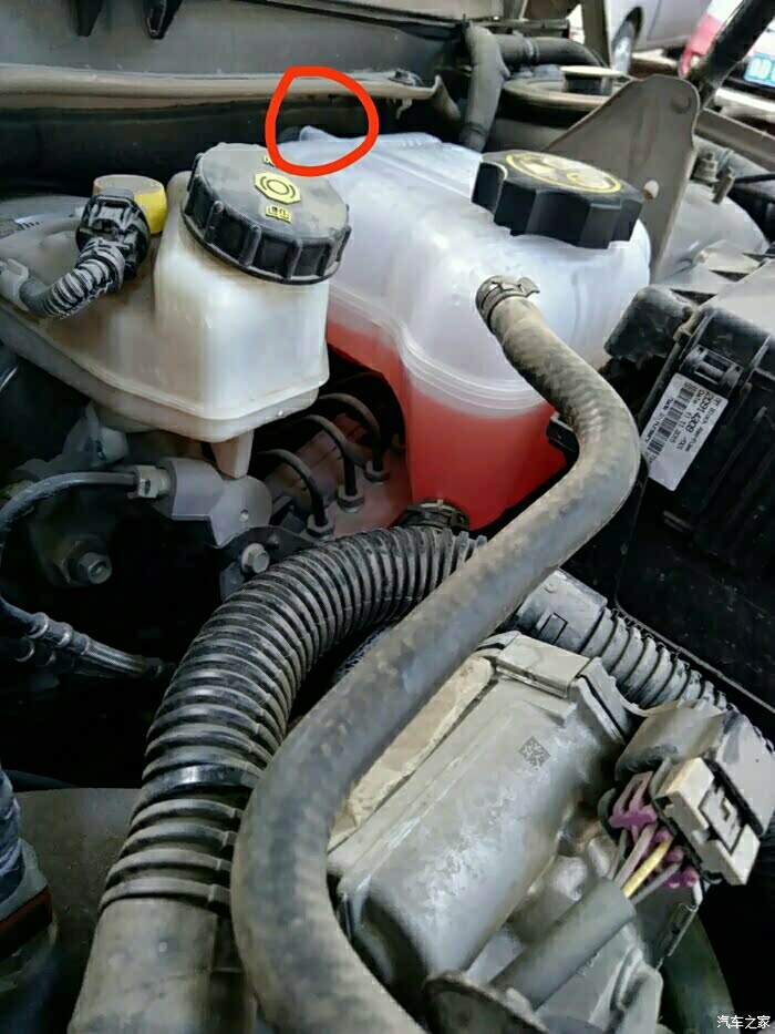 君威1.6t换了副水箱后,防冻液还在明显减少.