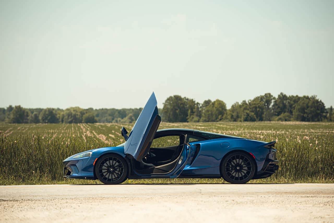 喜欢迈凯伦霸气硬朗的外观.