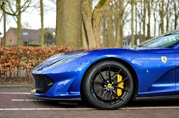 法拉利ferrari 812 superfast 最帅的蓝色