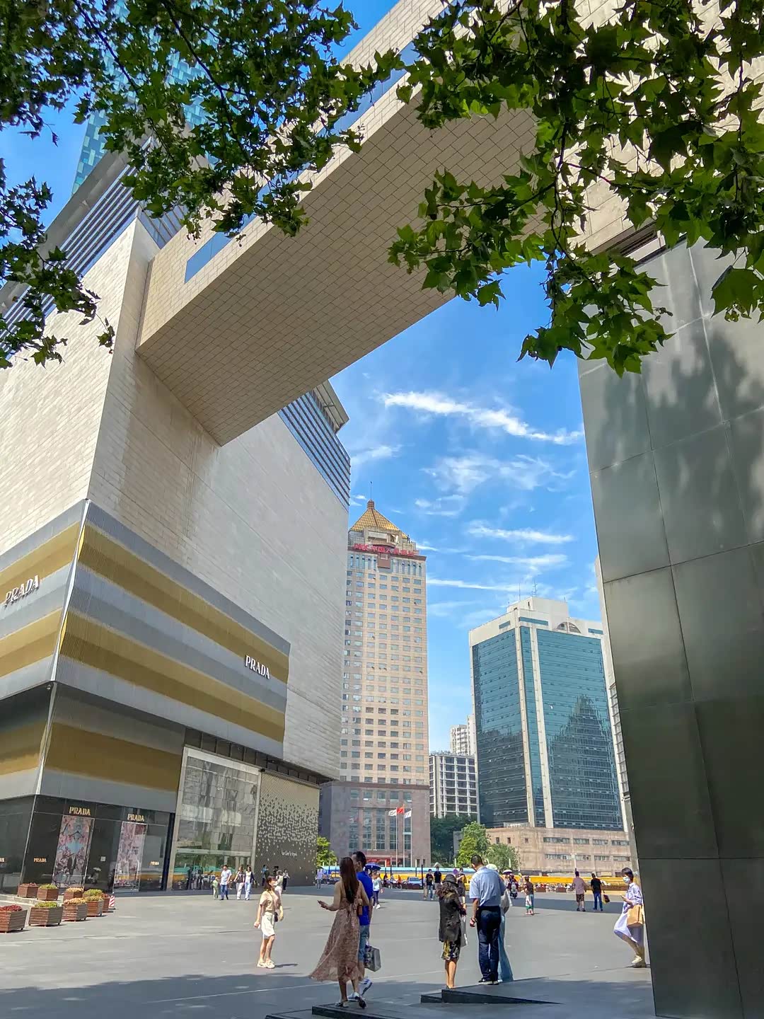 "亚洲第一大地铁站"的南京新街口站.