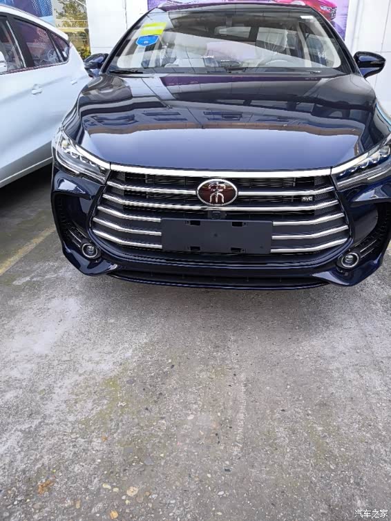 宋max6座的墨石蓝,貌似空间会更好?