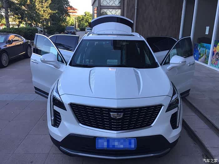 梦幻又完美的凯迪拉克xt4