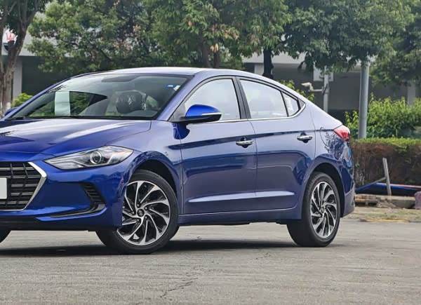 现代领动外观的设计非常的年轻时尚动感十足