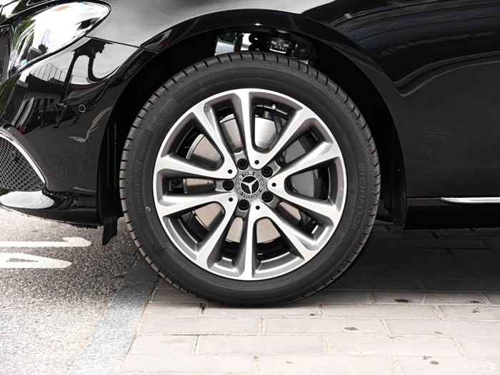 收e300四活塞卡钳