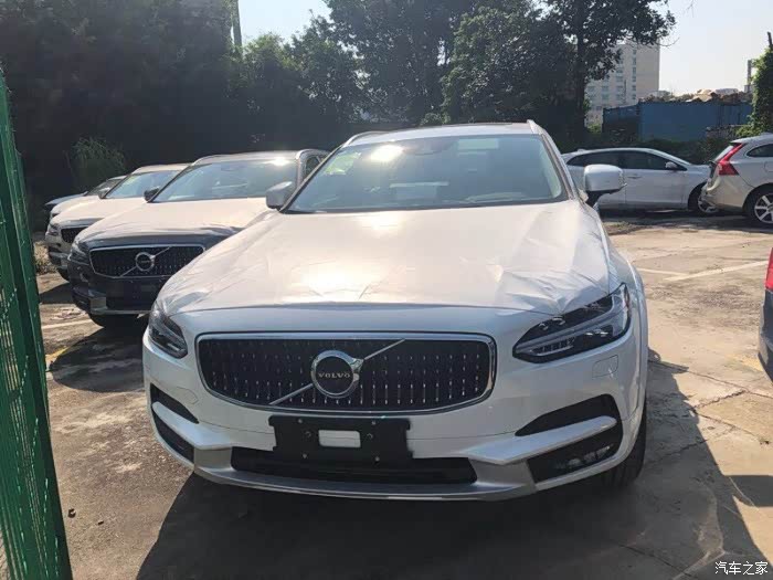 【图】收集一些v90熊猫色和纯白色的实车照片_沃尔沃v系列论坛_汽车之