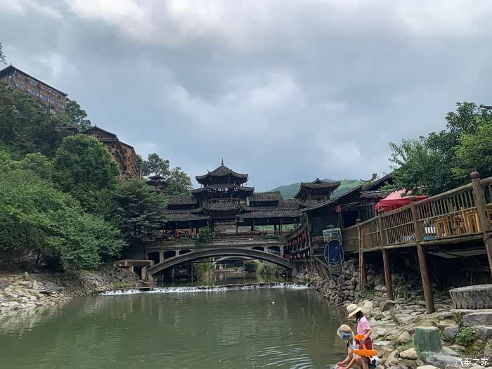 游黔山赤水赏苗寨风情