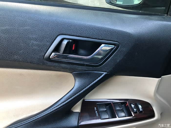 锐志门板怎么拆?