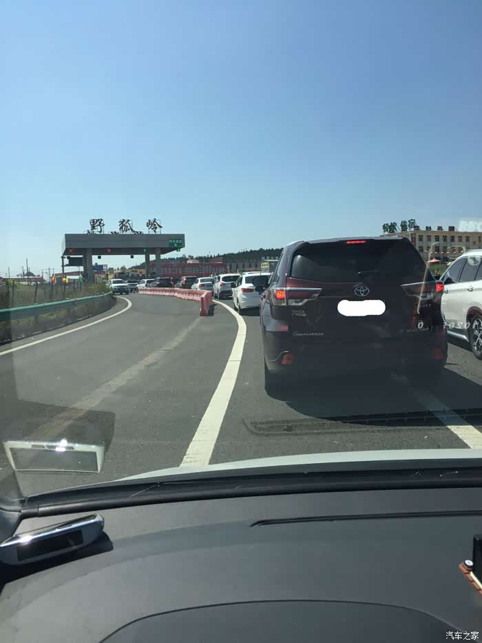 十一点半左,到达野狐岭收费站