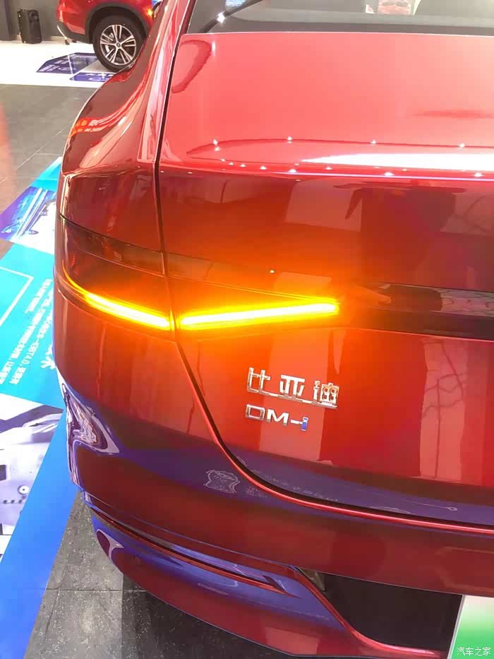 来吧,展示…秦plus贯穿尾灯