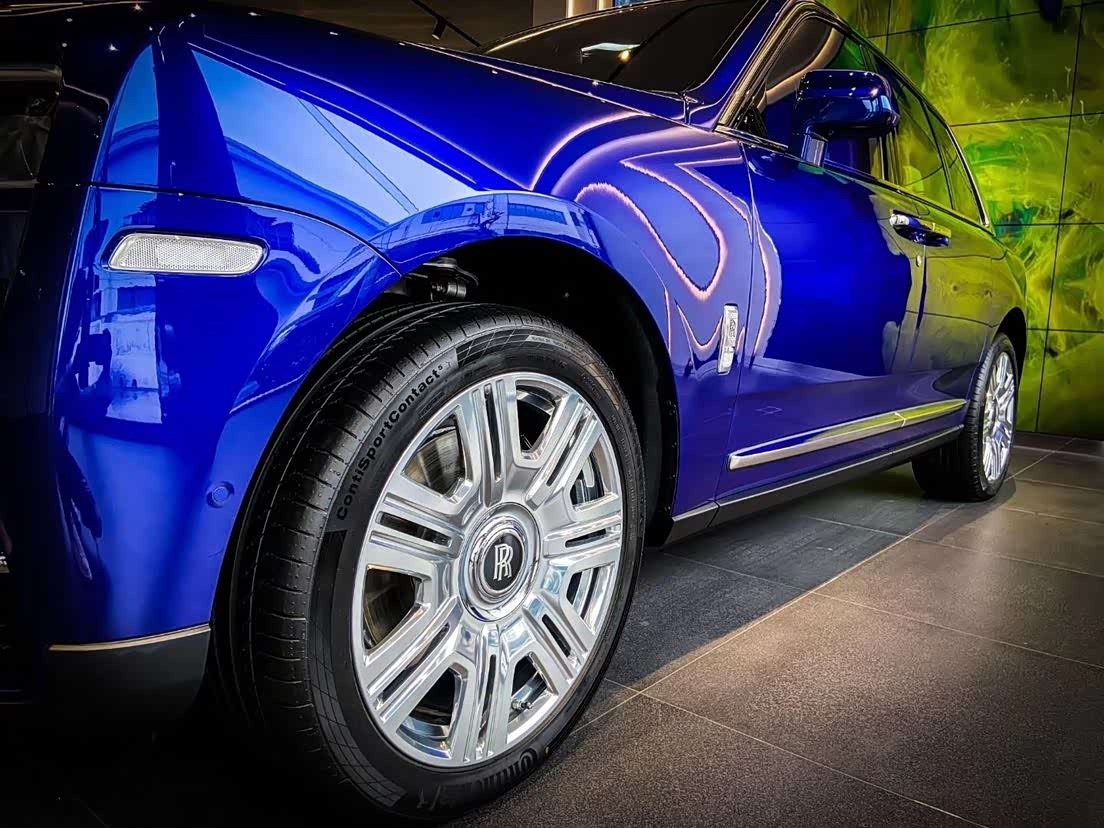 库里南蓝色真少见.这配色估计都得加价很多