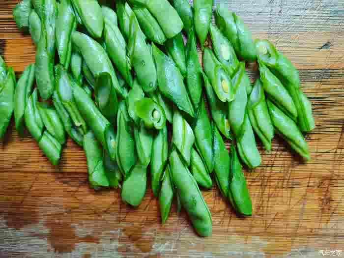 用刀切成菱形状(形状随意)