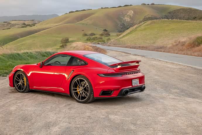 365 | 回复: 1 保时捷911论坛 porsche 911 turbo s 红色超跑,太帅啦!