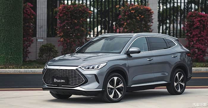 比亚迪宋新能源汽车还是挺有气质的.