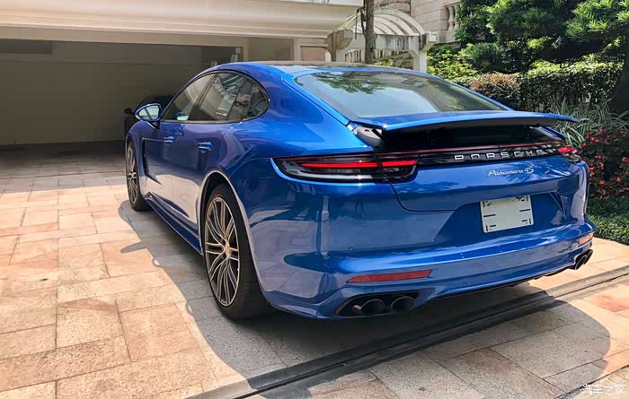 坐标广州等了半年提车2个月2018加规蓝色panamera4s
