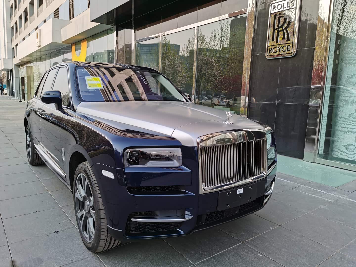 劳斯莱斯库里南午夜宝石蓝/丝缎银/绿松石_库里南论坛_手机汽车之家