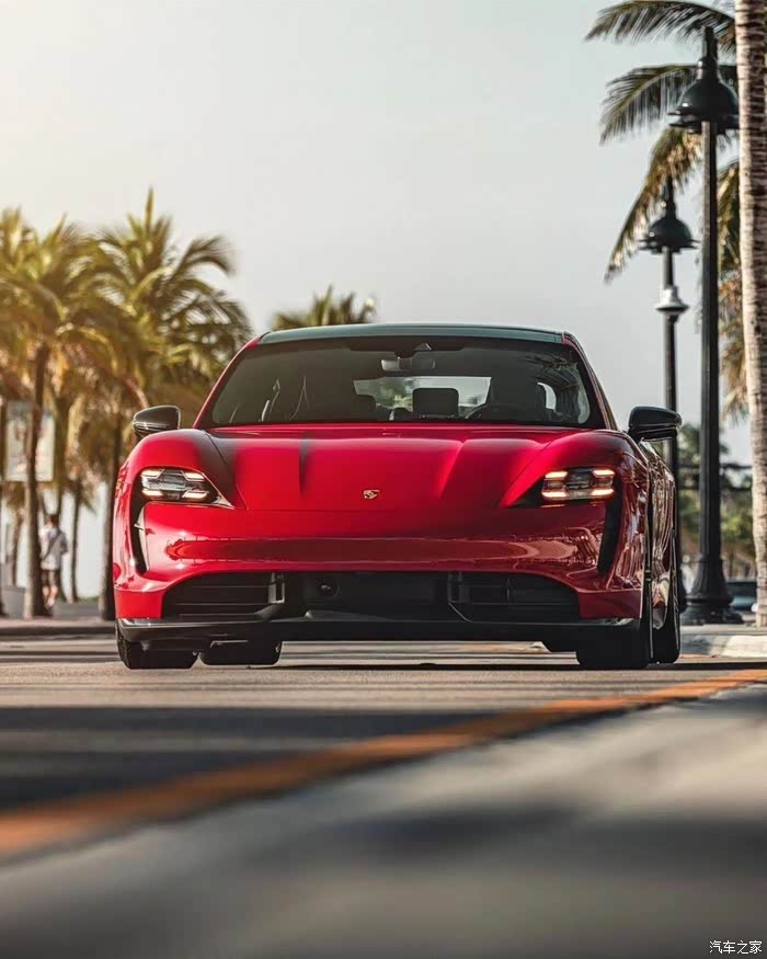 保时捷taycan 4s红色就是迷人.