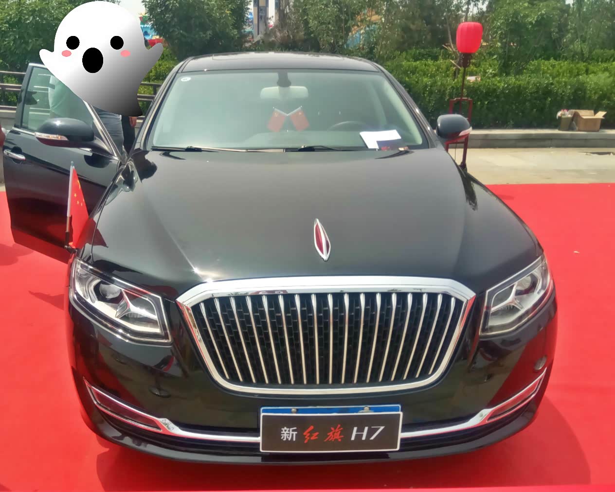 逛公园,偶遇红旗,奔腾车展,欣赏一下!