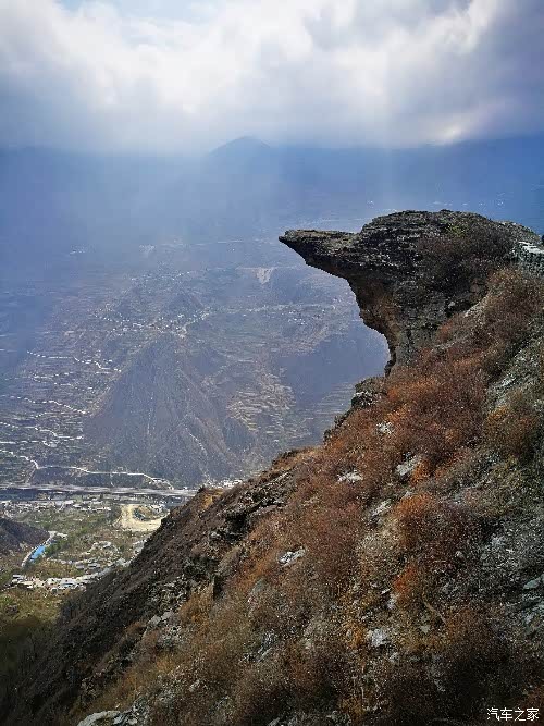 仰望天地-汶川鹰嘴岩