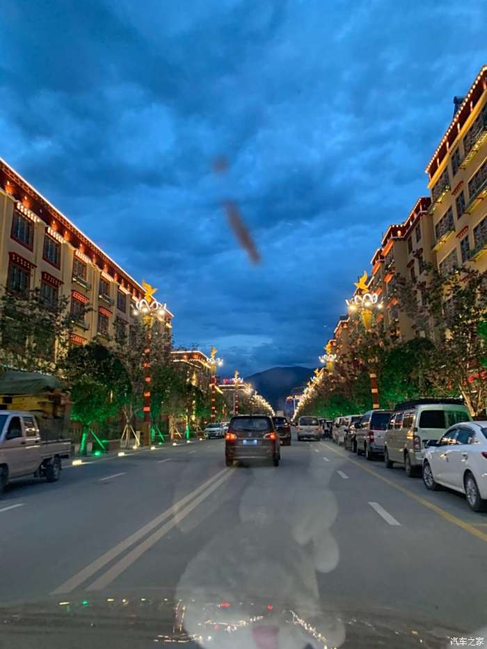 巴塘县城全景图片图片