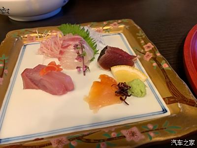 前兩天招待客戶時候般全套日本料理先有前菜然後生魚片鍋主菜(道或者