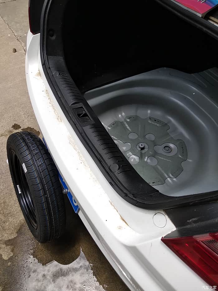 后备箱有水,怎么问事