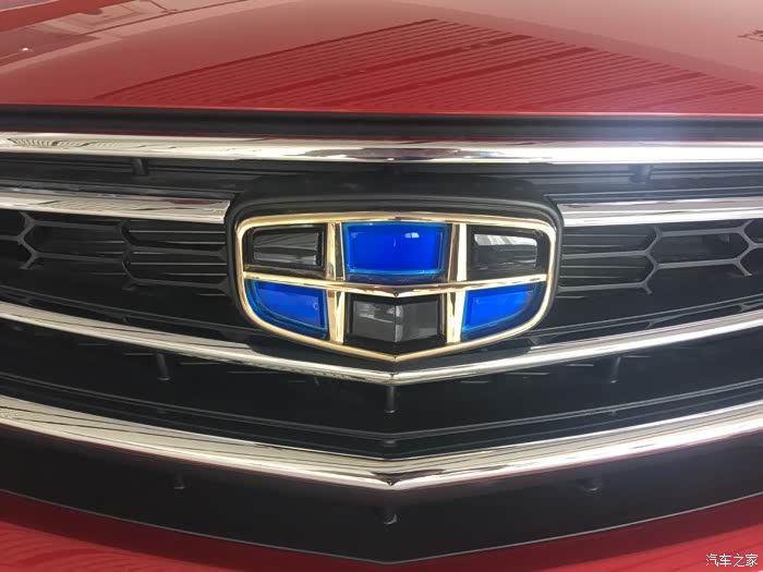 六颗宝石比以前的车标好看多了