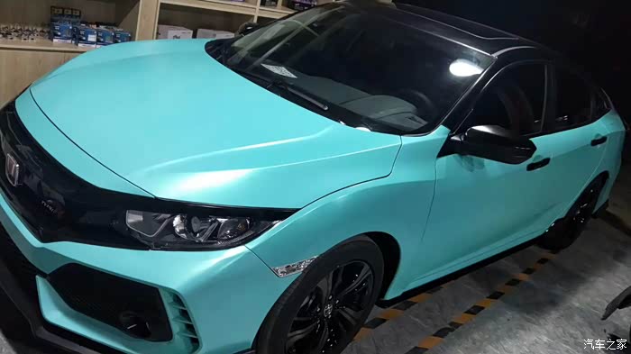 车友们有思域贴黑顶(悬浮车顶)的照片嘛?