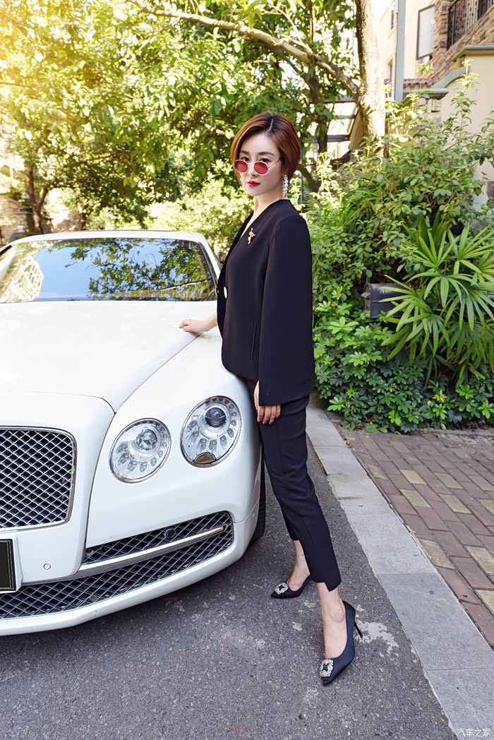 小妖撩车21期三秒钟爱上他美女与宾利飞驰的超级奢华体验