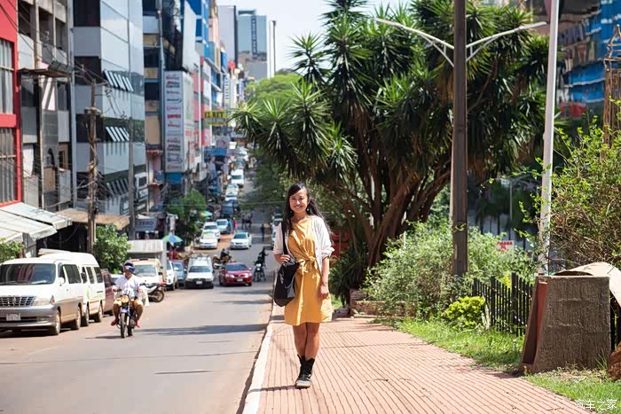 驶进与中国没有建交的巴拉圭 展开中国国旗