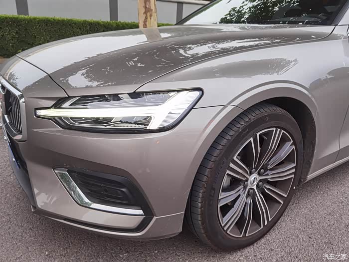 【图】北京提车贴——volvo s60 智远豪华 闪银灰 西装和球鞋_沃尔沃