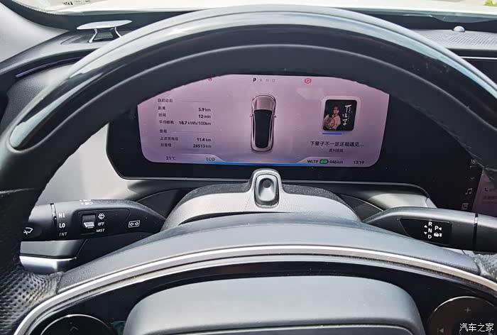 仪表盘也是智能屏幕,清晰度也很绝.