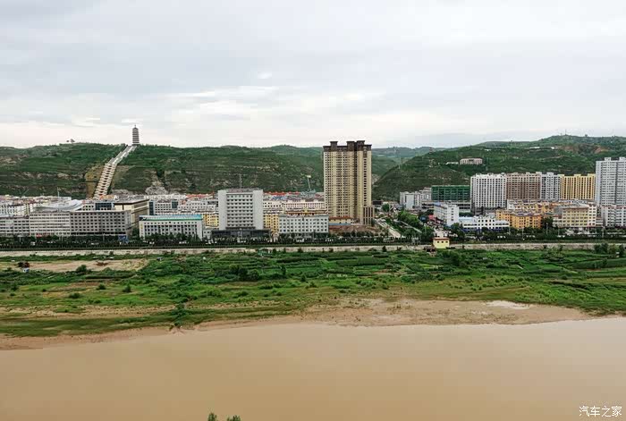 黄河南岸的保德县城