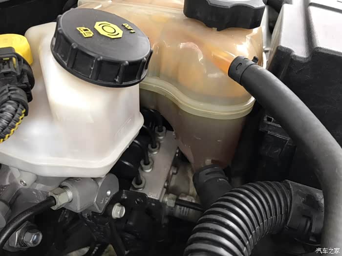 2015款别克君威16t的防冻液颜色由粉红变成灰色
