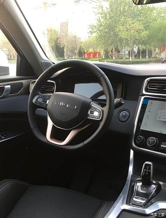 让我一见钟情的领克01型白pro