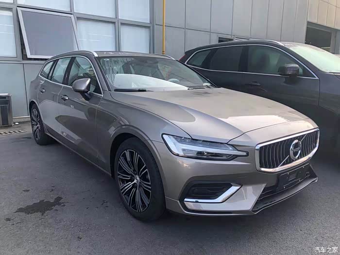 2020款v60(智远)海岩灰提车