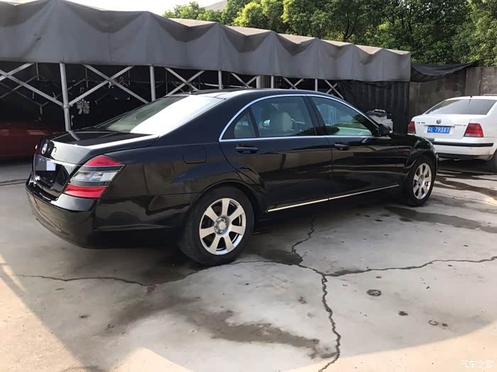 偶遇强迫症车主的奔驰w221s350,看了车流口水