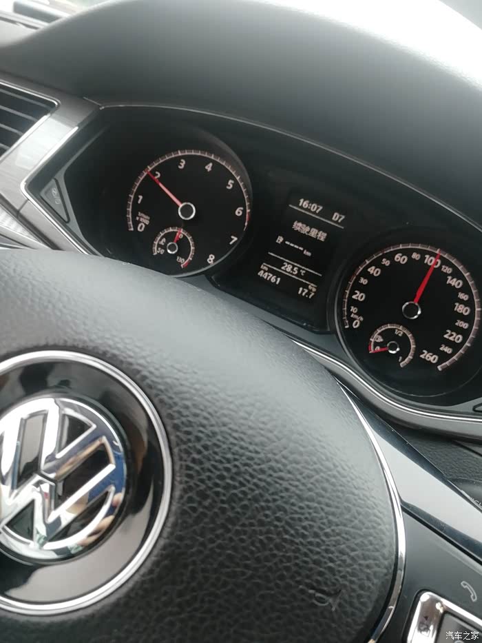 加满油正常行驶中油表不显示油量