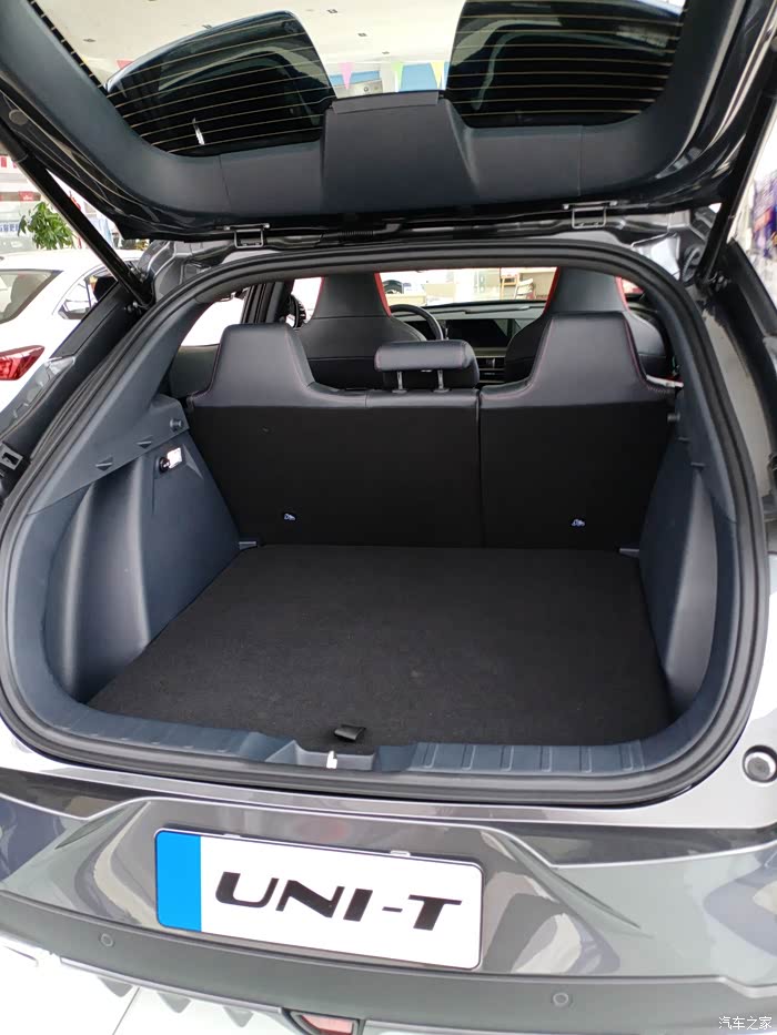 后备箱足够用