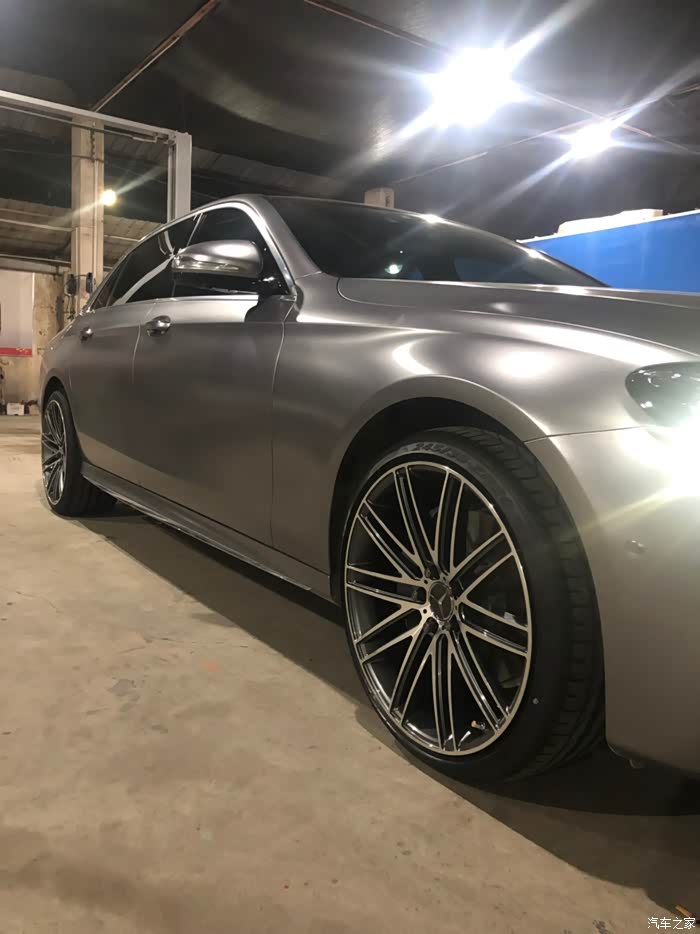 奔驰e300装20寸轮毂