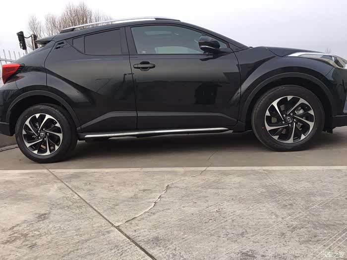 黑色奕泽更显敦实沉稳