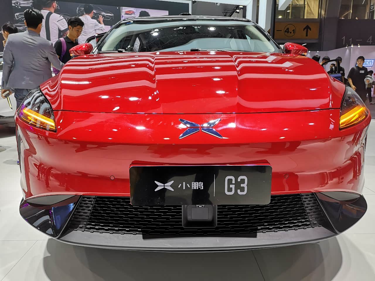 小鹏g3骚红国产特斯拉