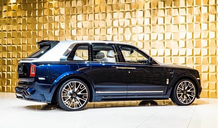 蓝白车身,黑色小尾翼,运动套件,这款劳斯莱斯库里南帅不帅?