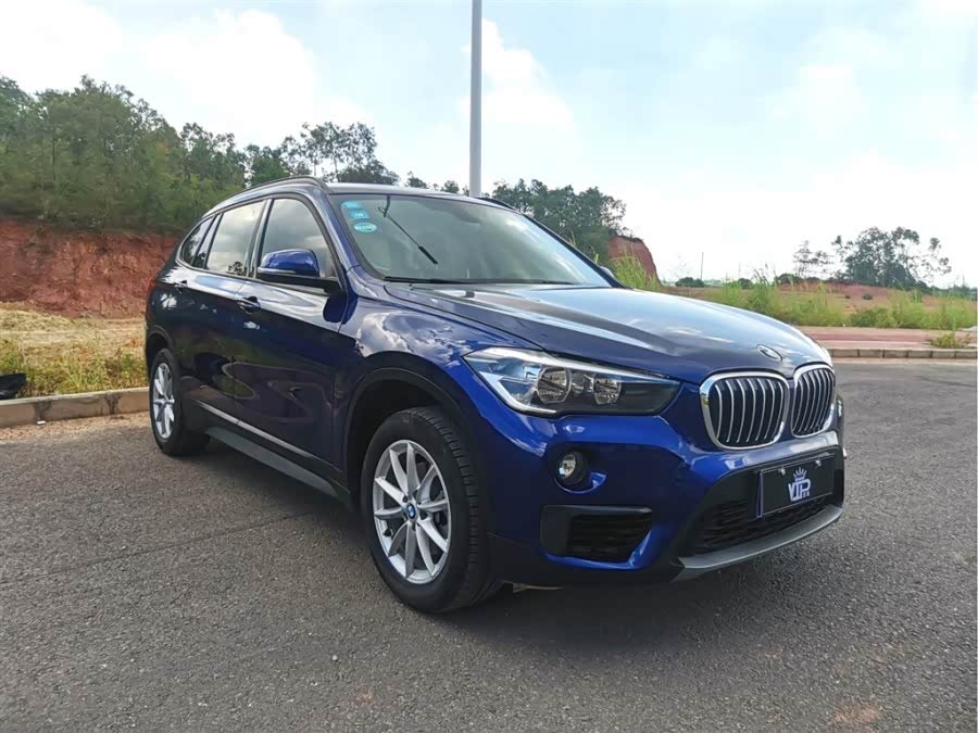 宝马x1这个蓝色还不错吧好看